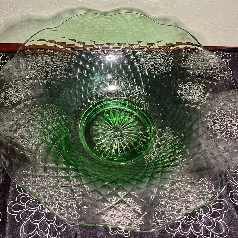 Vintage Emerald Green Diamond Point Art Glass Basket Bowl 12”